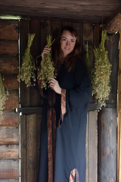 Guérisseur aux herbes séchées — Photo