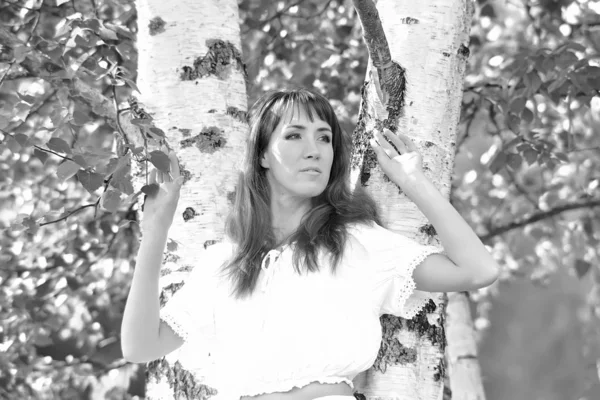 Woman in white by birch in summer — Stock Photo, Image