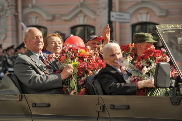 Veteraner och blockad på Victory Parade på Nevskij Prospekt — Stockfoto