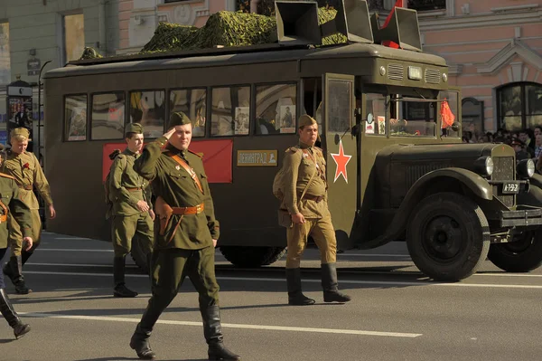 São Petersburgo, Rússia, 9 de maio de 2013 Jovens na forma de — Fotografia de Stock