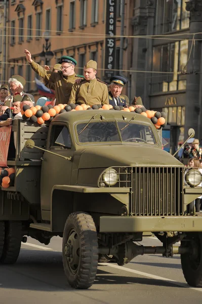 São Petersburgo, Rússia, 9 de maio de 2013 Jovens na forma de — Fotografia de Stock