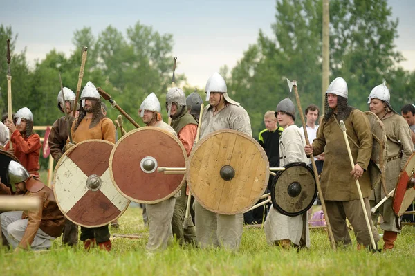 Russia, Staraya Ladoga 23,06,2012 Reenactors with shields and sp — Stock Photo, Image