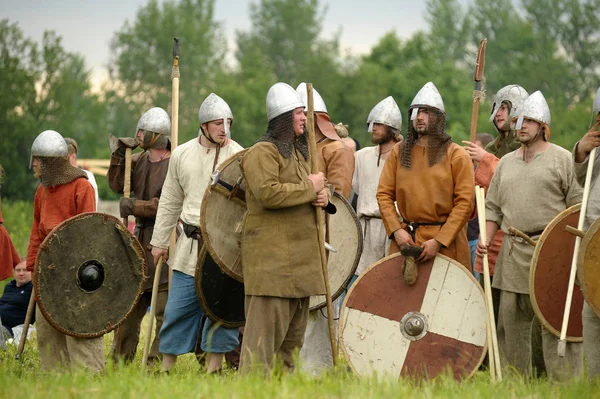 Russia, Staraya Ladoga 23,06,2012 Reenactors with shields and sp — Stock Photo, Image