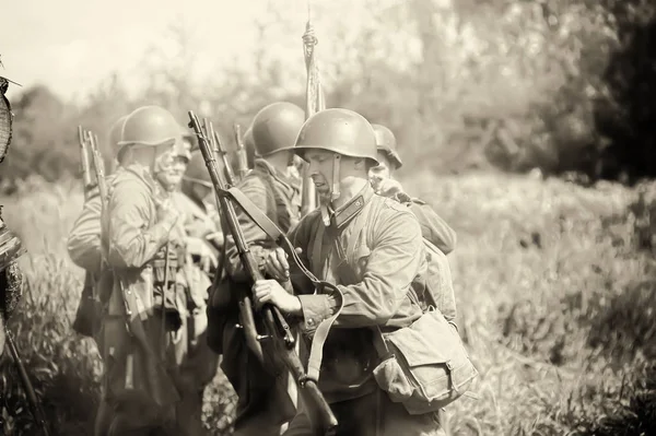 Soldados soviéticos da Segunda Guerra Mundial durante a batalha por th — Fotografia de Stock