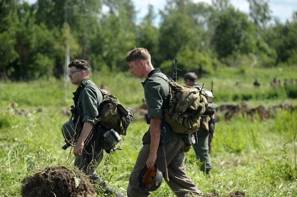 Duitse soldaten van de Tweede Wereldoorlog over de wederopbouw van — Stockfoto