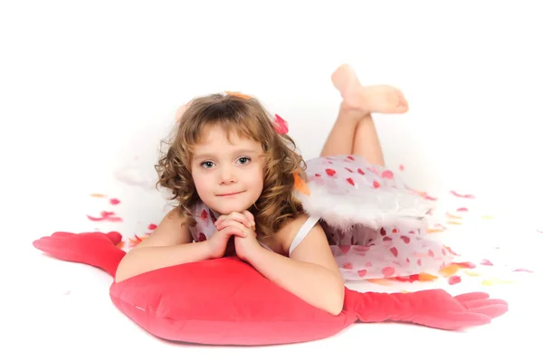 Cupid with Wings Isolated on White with rose petals around and w — Stock Photo, Image