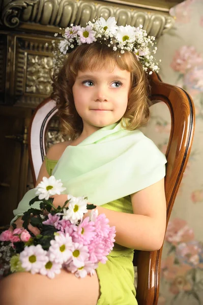 Flower Girl. Blond, artistic. — Stock Photo, Image