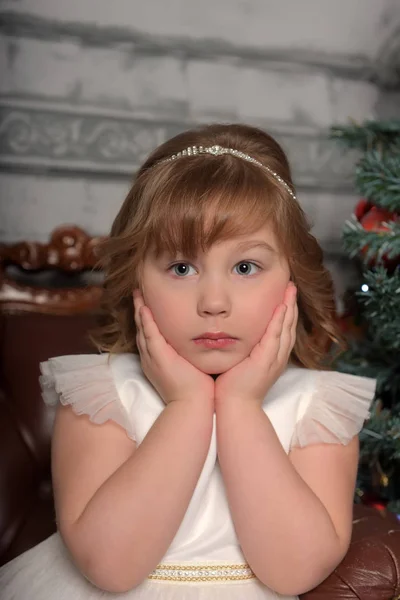 Girl in a white dress pressed her palms to  face — Stock Photo, Image