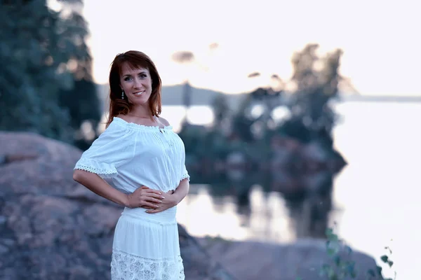 Woman in a white dress. Danger, dream. — Stockfoto