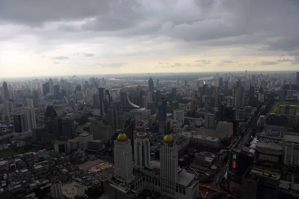 バンコクの街空と雨の前の空からの眺め — ストック写真