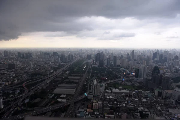 Vista desde el cielo de Bangkok de la ciudad y el cielo antes de la lluvia — Foto de Stock