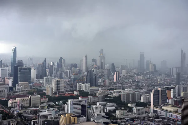 Blick vom Bangkoker Himmel auf die Stadt und den Himmel vor dem Regen — Stockfoto