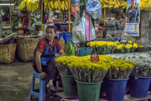 Nom du marché aux fleurs "Pak Klong Talad" Il y a beaucoup beau un — Photo