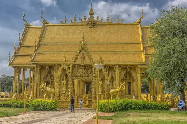 Vackra gyllene kapell Wat Paknam Jolo, Bangkhla, Chachoengsao — Stockfoto