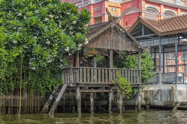 建在湄南河的木屋,老木屋 — 图库照片