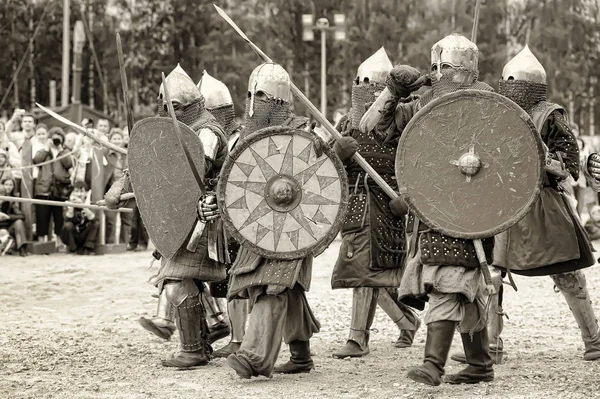 军事历史重建和中世纪邪教节 — 图库照片