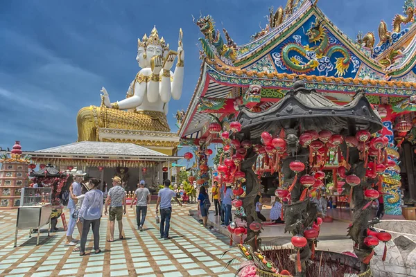 Em Wat Saman Rattanaram em Chachoengsao, há um Reclin gigante — Fotografia de Stock