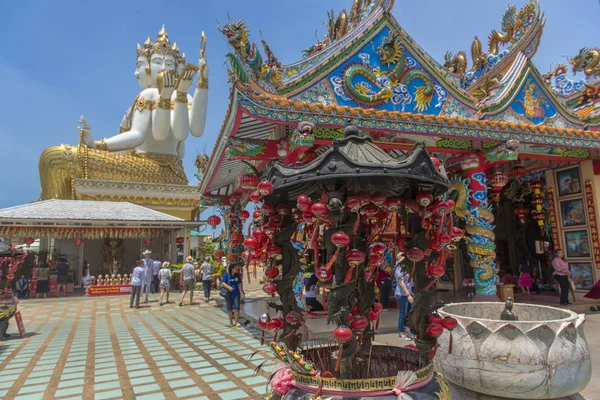 Chachoengsao'daki Wat Saman Rattanaram'da dev bir Reclin var. — Stok fotoğraf