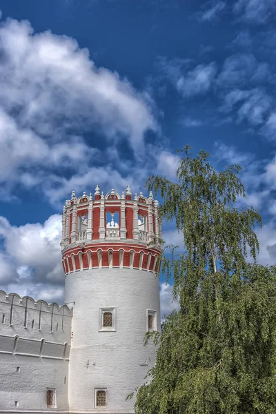 Mura con torri del Monastero di Novodevichy — Foto Stock