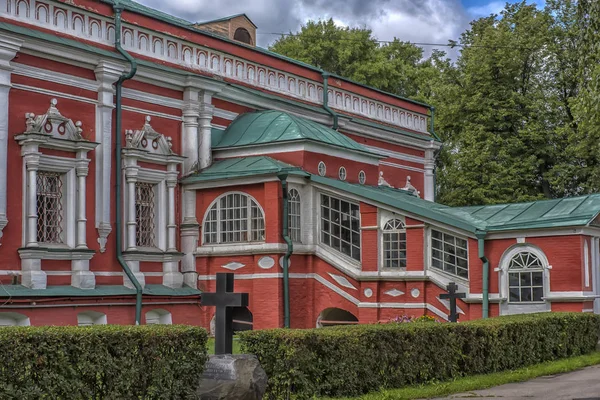 La bella Chiesa di Uspensky con refettorio di Novodevichy Conv — Foto Stock