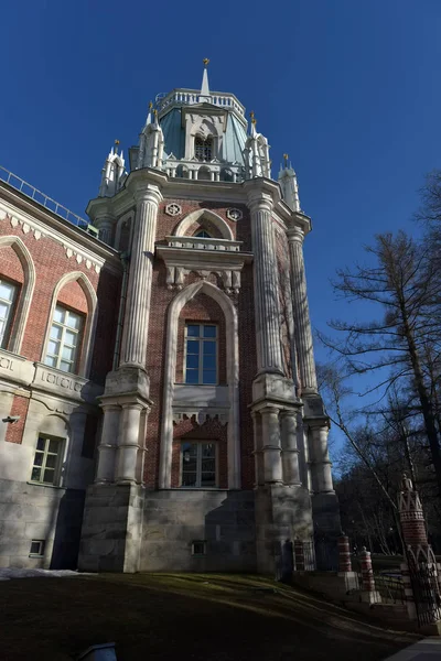 Edificios de parques y torres Tsaritsyno — Foto de Stock