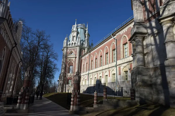 Tsaritsyno parque e torre edifícios — Fotografia de Stock