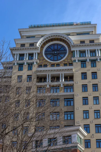 Casa "Copérnico". casa de vários andares com mosaico — Fotografia de Stock