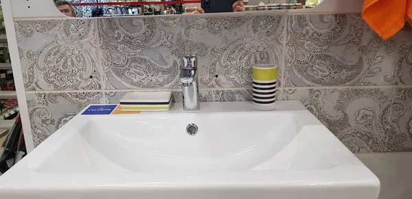 Lavabo salle de bains à vendre — Photo