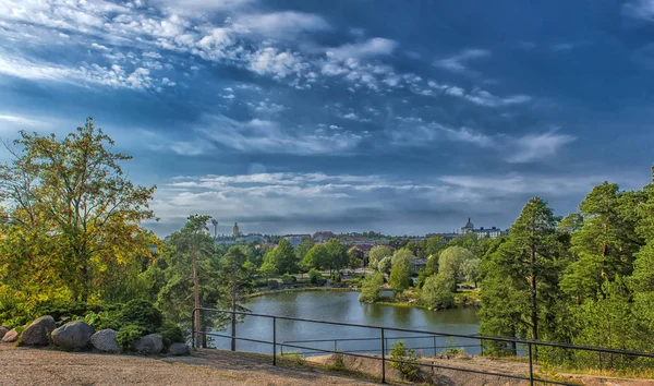 Stadtbild von kotka. schöner Blick auf die Stadt vom Wasser aus — Stockfoto