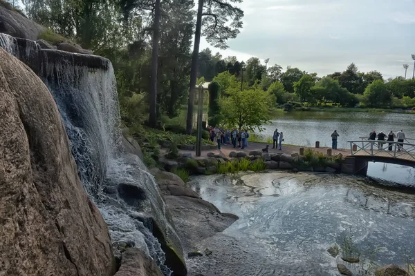 Парк sapokka в місті Котка у Фінляндії. Водоспад з с — стокове фото