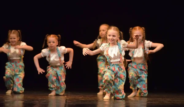 Russia San Pietroburgo 2019 Spettacolo Danza Collettiva Bambini White Nights — Foto Stock