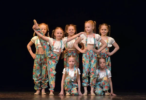 Russia San Pietroburgo 2019 Spettacolo Danza Collettiva Bambini White Nights — Foto Stock