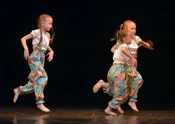 Rusko Petrohrad 2019 Představení Dětského Tanečního Kolektivu Festivalu Kreativity Bílé — Stock fotografie