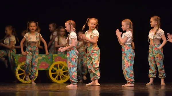 Rusland Petersburg 2019 Optreden Van Kinderdanscollectief Het Festival Van Creativiteit — Stockfoto