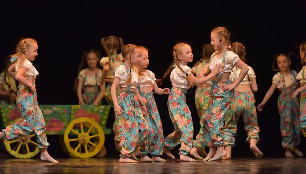 Rusland Petersburg 2019 Optreden Van Kinderdanscollectief Het Festival Van Creativiteit — Stockfoto