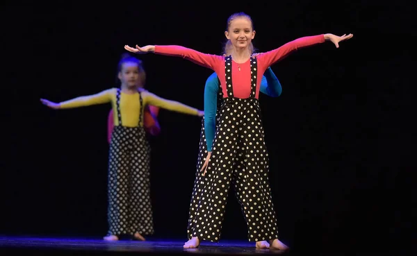 Rusya Petersburg 2019 Yaratıcılık Festivali Nde Çocuk Dans Topluluğunun Performansı — Stok fotoğraf