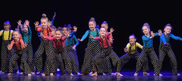 Rusko Petrohrad 2019 Představení Dětského Tanečního Kolektivu Otevřeném Festivalu Kreativity — Stock fotografie