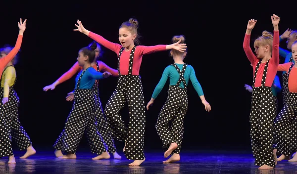 Russia San Pietroburgo 2019 Spettacolo Danza Collettiva Bambini Festival Aperto — Foto Stock