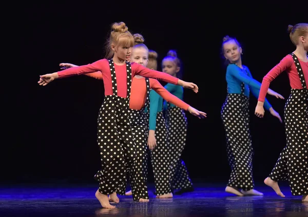 Росія Санкт Петербург 2019 Виконання Дитячого Танцювального Колективу Відкритому Фестивалі — стокове фото