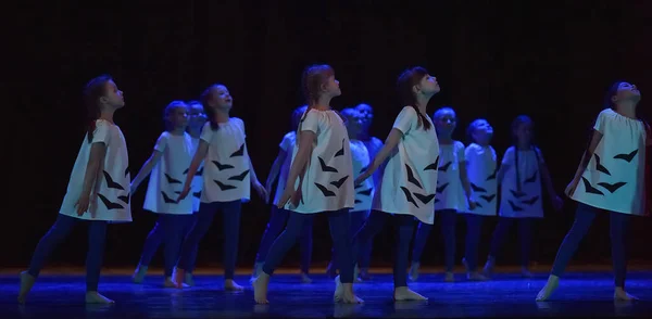 Ρωσία Αγία Πετρούπολη 2019 Παράσταση Συλλογικού Παιδικού Χορού Στο Ανοικτό — Φωτογραφία Αρχείου
