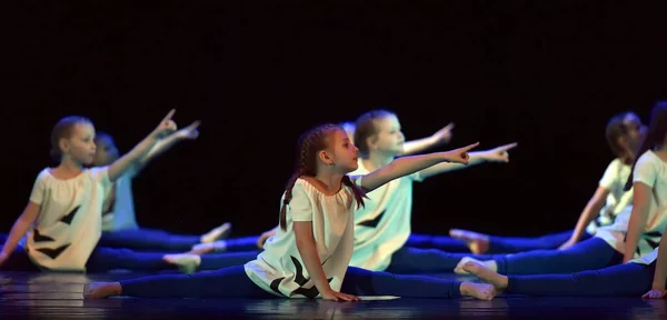 Russia San Pietroburgo 2019 Spettacolo Danza Collettiva Bambini Festival Aperto — Foto Stock