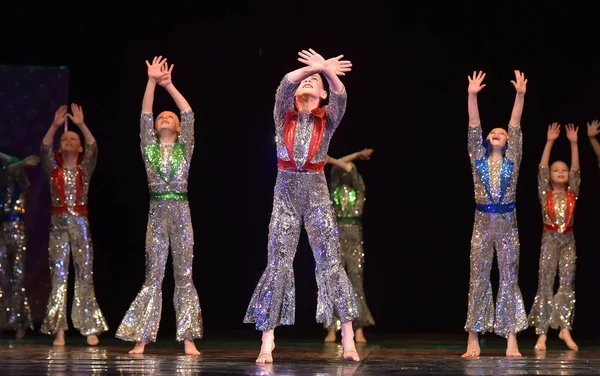 Russia Petersburg 2019 Performance Children Dance Group Shiny Costumes Style — Stock Photo, Image