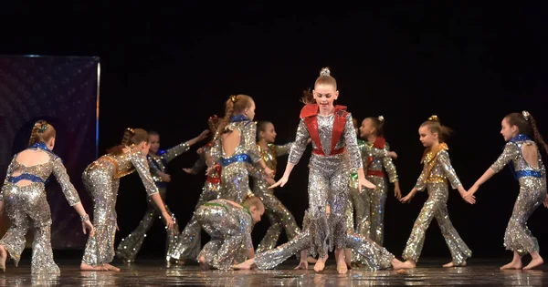 Russia Petersburg 2019 Performance Children Dance Group Shiny Costumes Style — Stock Photo, Image