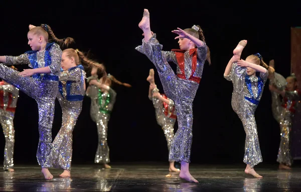 Russia Petersburg 2019 Performance Children Dance Group Shiny Costumes Style — Stock Photo, Image