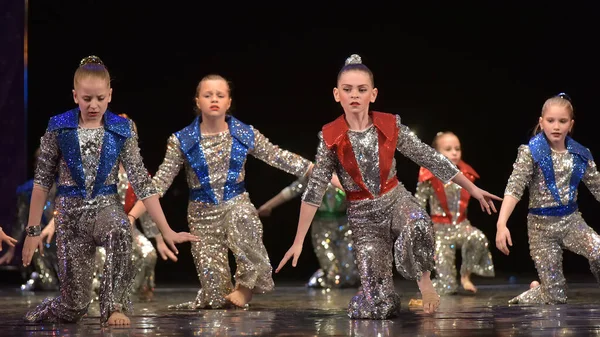 Russia Petersburg 2019 Performance Children Dance Group Shiny Costumes Style — Stock Photo, Image