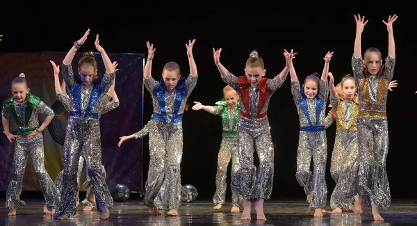 Russia Petersburg 2019 Performance Children Dance Group Shiny Costumes Style — Stock Photo, Image