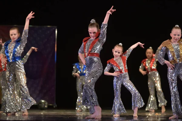 Russia Petersburg 2019 Performance Children Dance Group Shiny Costumes Style — Stock Photo, Image
