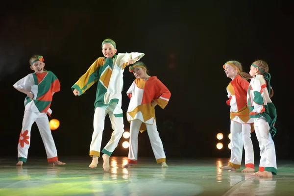 Россия Санкт Петербург 2019 Выступление Детской Танцевальной Группы Русских Костюмах — стоковое фото