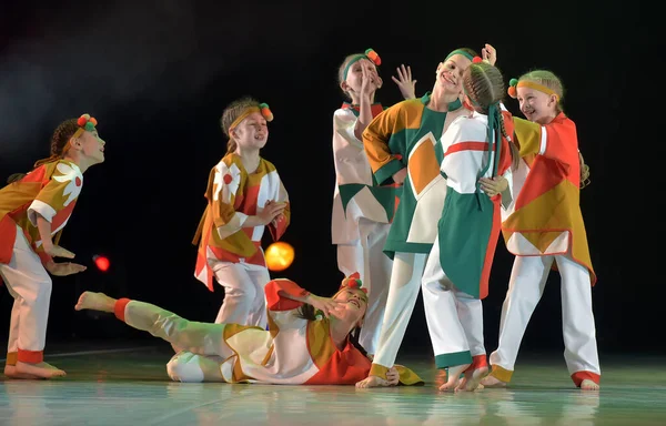 Росія Санкт Петербург 2019 Виконання Дитячої Танцювальної Групи Російських Костюмах — стокове фото