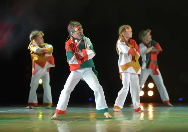 Russie Saint Pétersbourg 2019 Performance Groupe Danse Pour Enfants Costumes — Photo